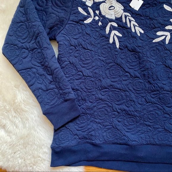 Francesca's | NWT Jadie Floral Embossed Sweatshirt Size XS - Picture 6 of 11